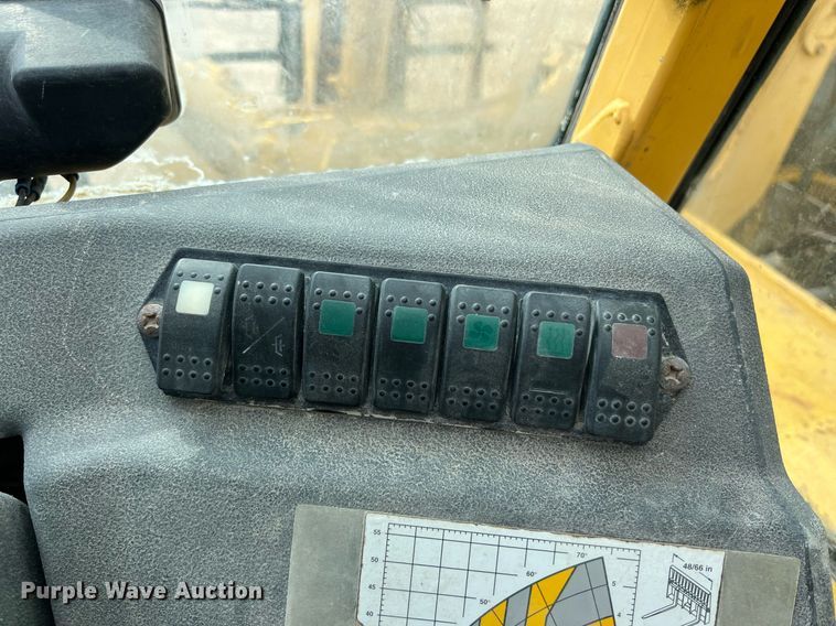 image for item KV9862 2004 Gehl DL10H telehandler