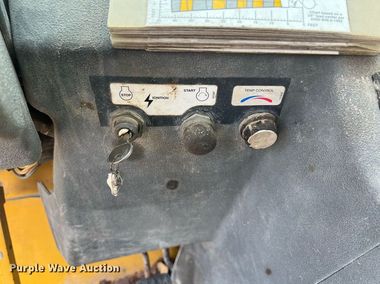 image for item KV9862 2004 Gehl DL10H telehandler