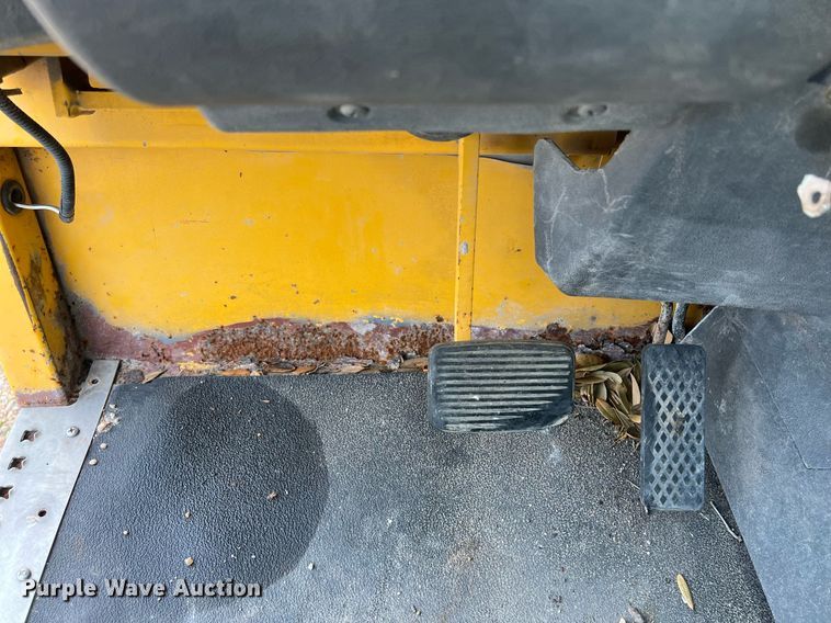 image for item KV9862 2004 Gehl DL10H telehandler