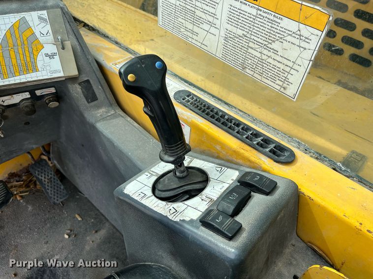 image for item KV9862 2004 Gehl DL10H telehandler