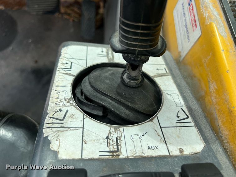 image for item KV9862 2004 Gehl DL10H telehandler