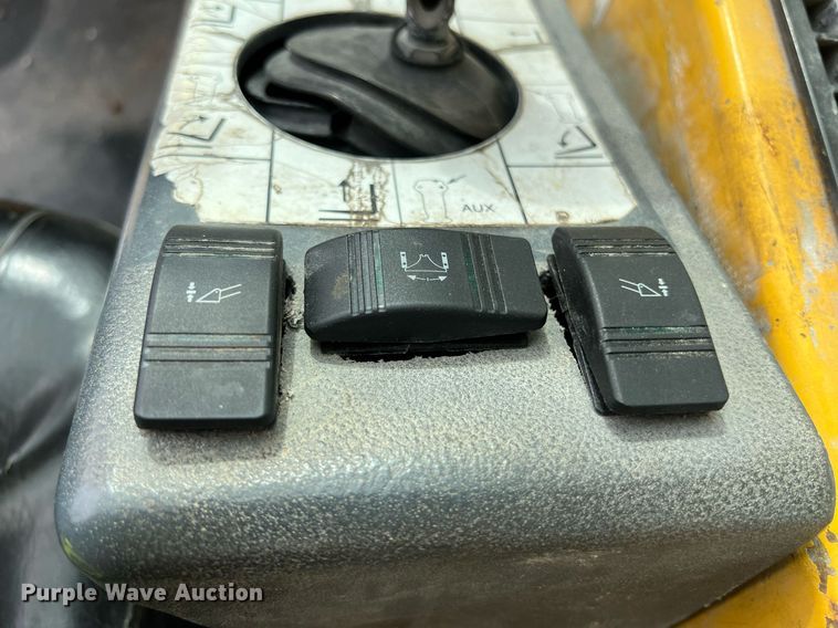 image for item KV9862 2004 Gehl DL10H telehandler