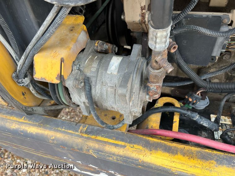 image for item KV9862 2004 Gehl DL10H telehandler