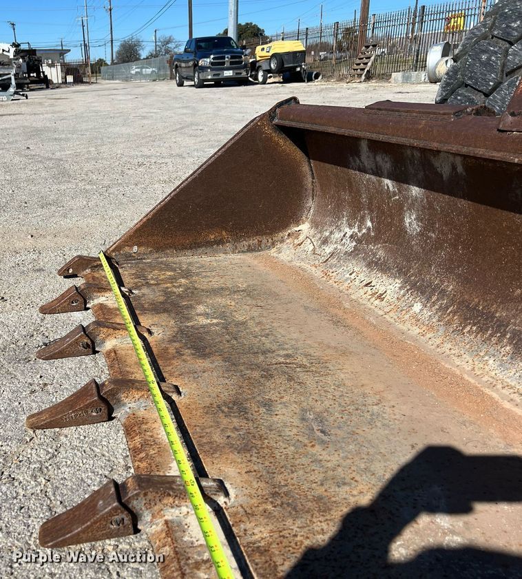 image for item KV9869 2012 John Deere 328D skid steer loader