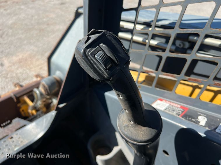 image for item KV9869 2012 John Deere 328D skid steer loader