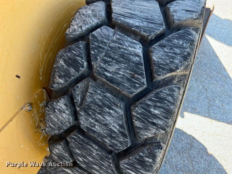 image for item KV9869 2012 John Deere 328D skid steer loader