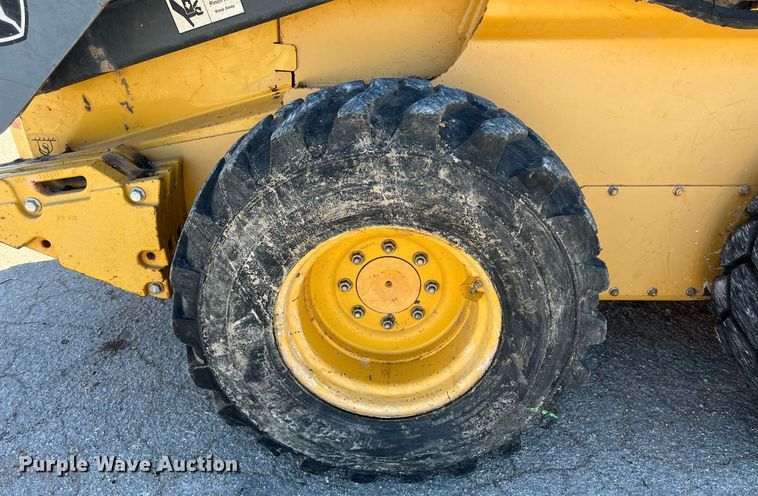 image for item KV9869 2012 John Deere 328D skid steer loader