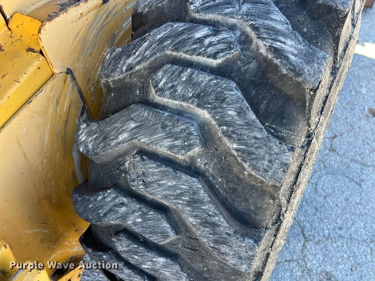 image for item KV9869 2012 John Deere 328D skid steer loader