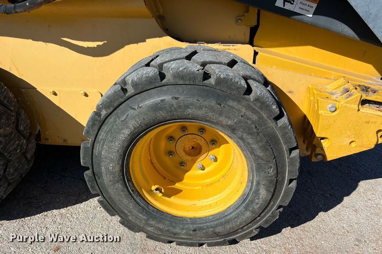 image for item KV9869 2012 John Deere 328D skid steer loader