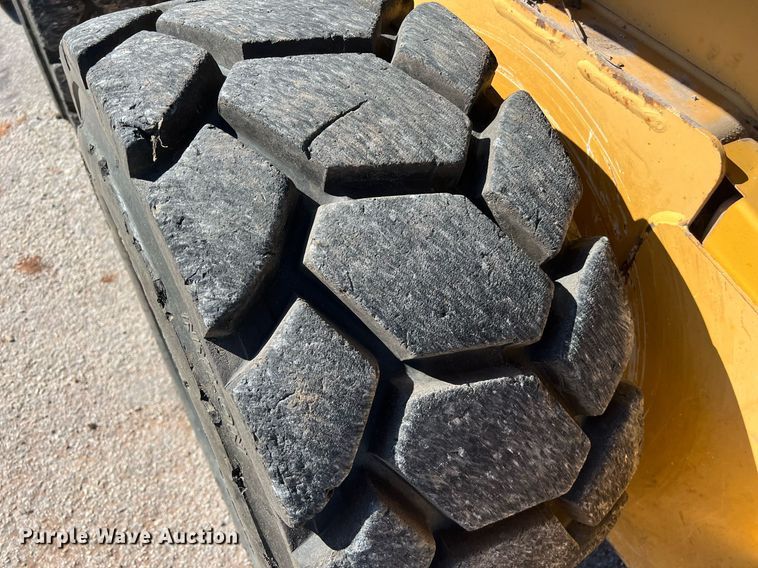 image for item KV9869 2012 John Deere 328D skid steer loader