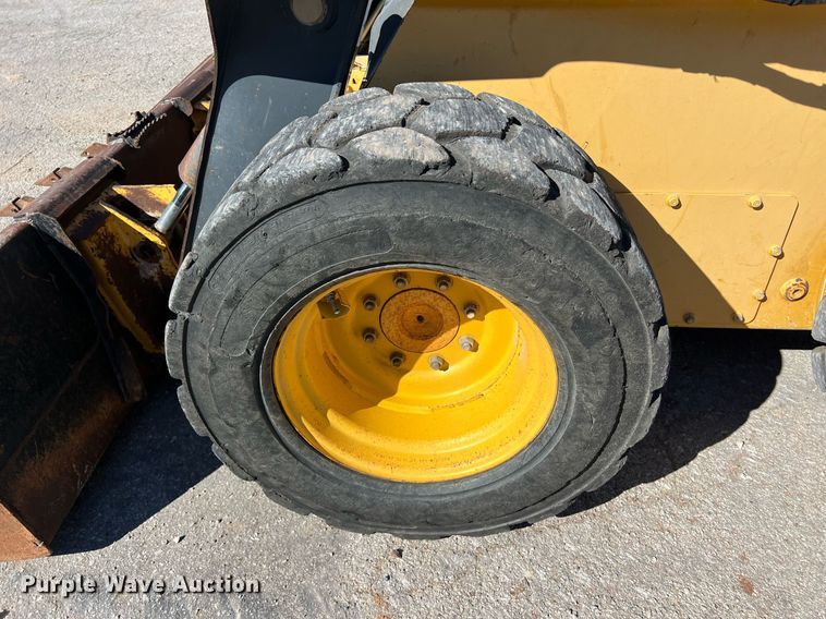 image for item KV9869 2012 John Deere 328D skid steer loader