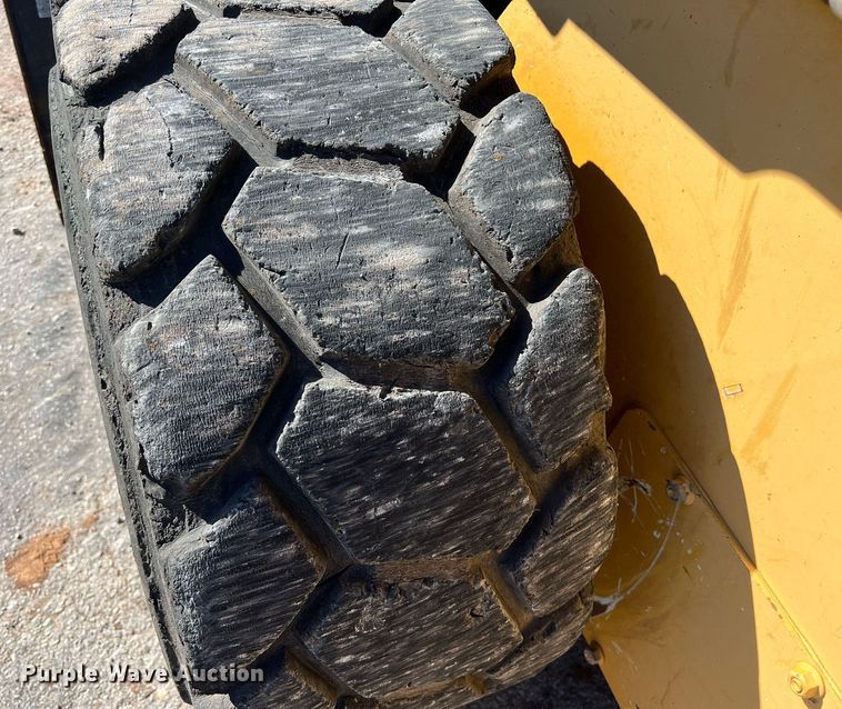 image for item KV9869 2012 John Deere 328D skid steer loader