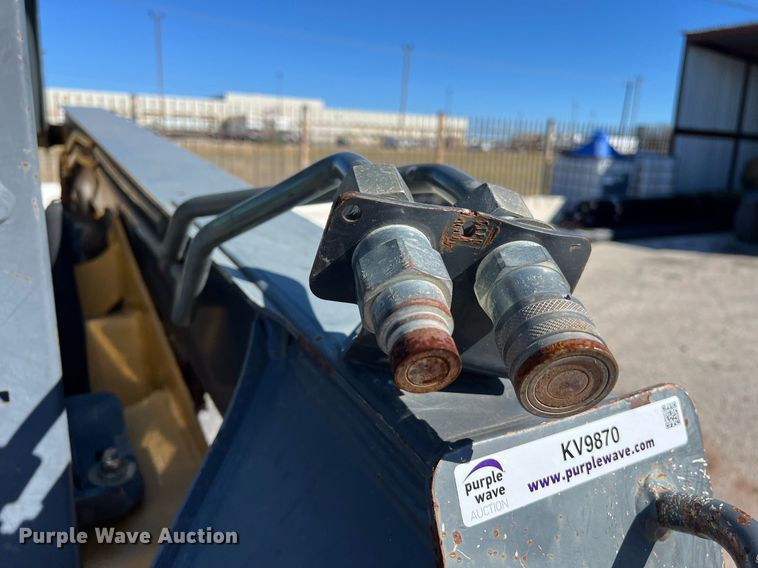 image for item KV9870 2012 John Deere 328D skid steer loader