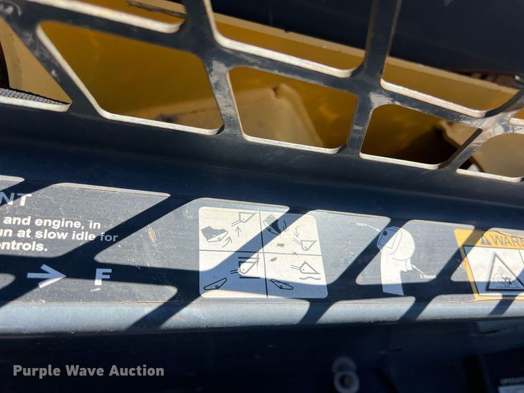 image for item KV9870 2012 John Deere 328D skid steer loader