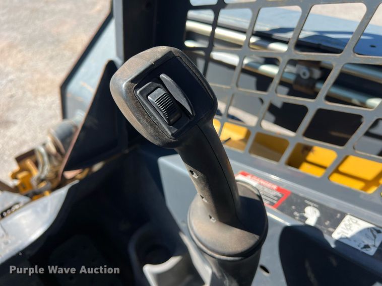 image for item KV9870 2012 John Deere 328D skid steer loader