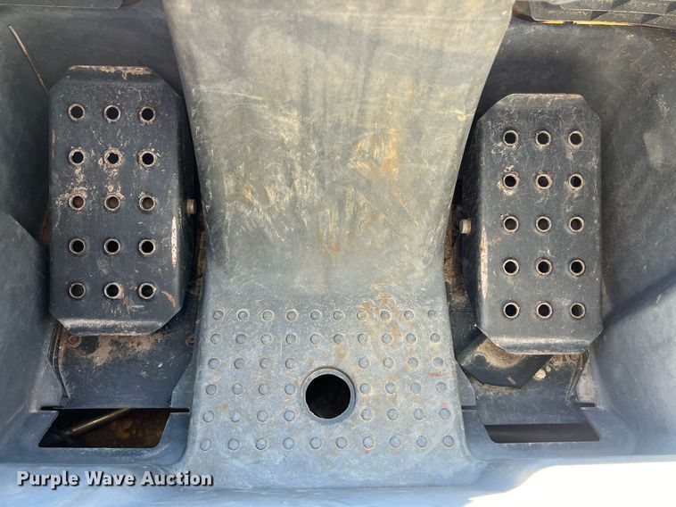 image for item KV9870 2012 John Deere 328D skid steer loader