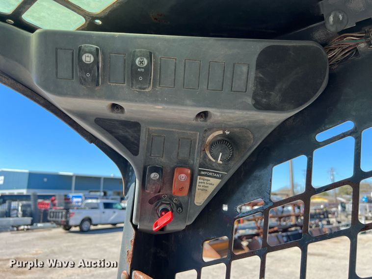 image for item KV9870 2012 John Deere 328D skid steer loader