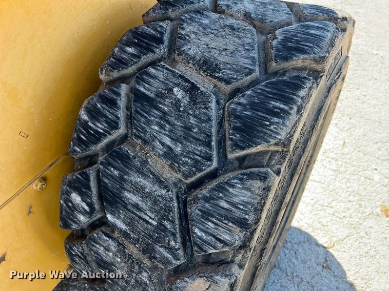 image for item KV9870 2012 John Deere 328D skid steer loader