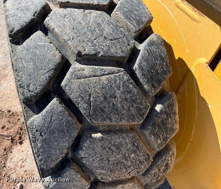 image for item KV9870 2012 John Deere 328D skid steer loader