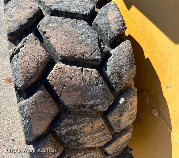 image for item KV9870 2012 John Deere 328D skid steer loader