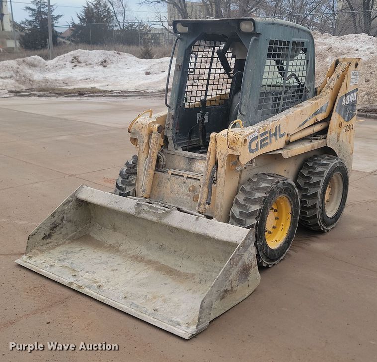 2004 Gehl 4840 skid steer loader in Sioux Falls, SD Item LA9625 for