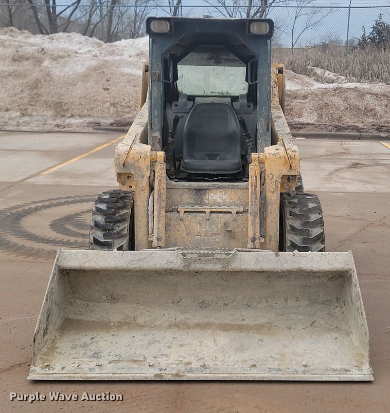 image for item LA9625 2004 Gehl 4840 skid steer loader