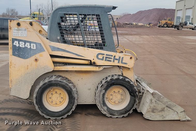 image for item LA9625 2004 Gehl 4840 skid steer loader