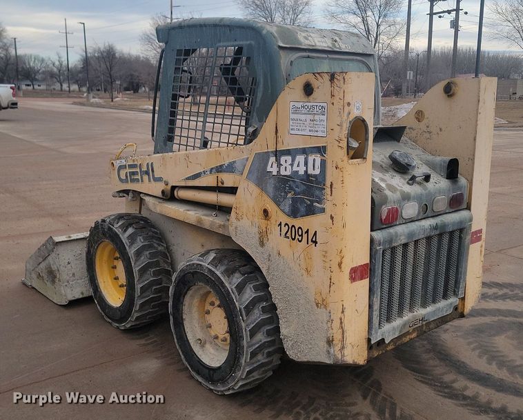 image for item LA9625 2004 Gehl 4840 skid steer loader