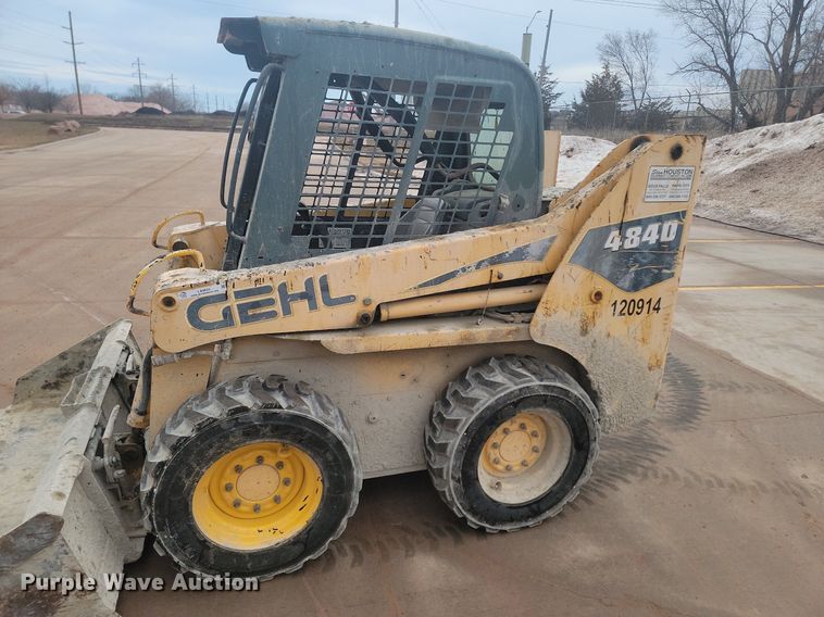 image for item LA9625 2004 Gehl 4840 skid steer loader