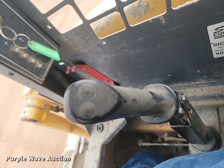 image for item LA9625 2004 Gehl 4840 skid steer loader