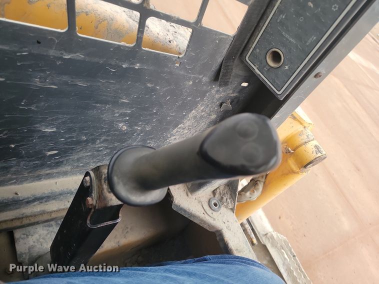 image for item LA9625 2004 Gehl 4840 skid steer loader