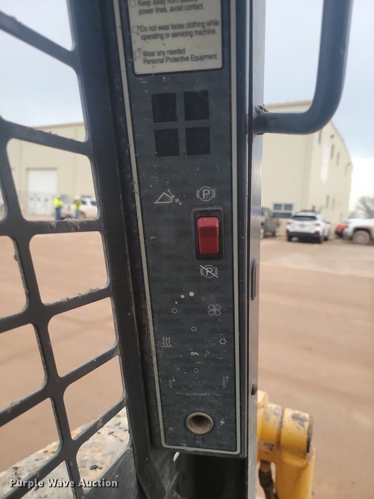 image for item LA9625 2004 Gehl 4840 skid steer loader