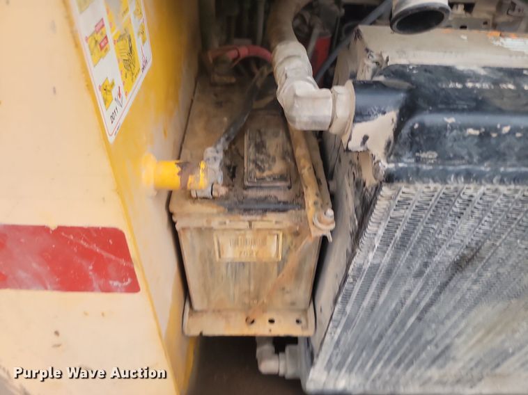 image for item LA9625 2004 Gehl 4840 skid steer loader