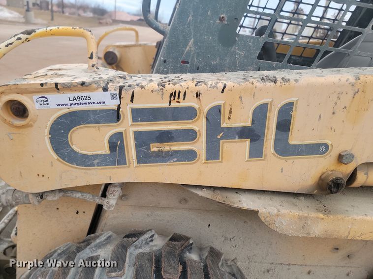 image for item LA9625 2004 Gehl 4840 skid steer loader
