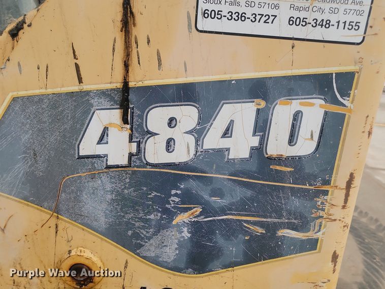 image for item LA9625 2004 Gehl 4840 skid steer loader