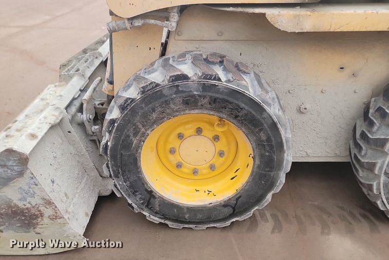 image for item LA9625 2004 Gehl 4840 skid steer loader