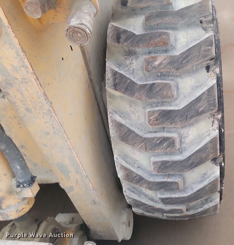 image for item LA9625 2004 Gehl 4840 skid steer loader