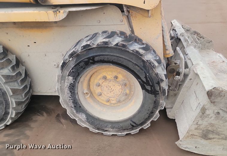 image for item LA9625 2004 Gehl 4840 skid steer loader