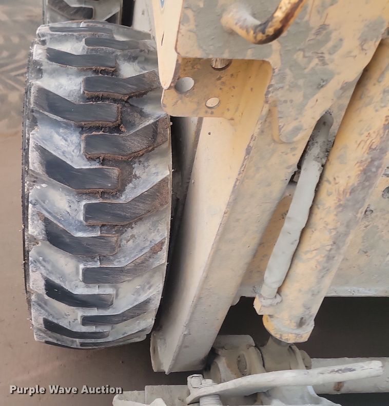 image for item LA9625 2004 Gehl 4840 skid steer loader