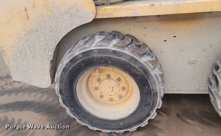 image for item LA9625 2004 Gehl 4840 skid steer loader