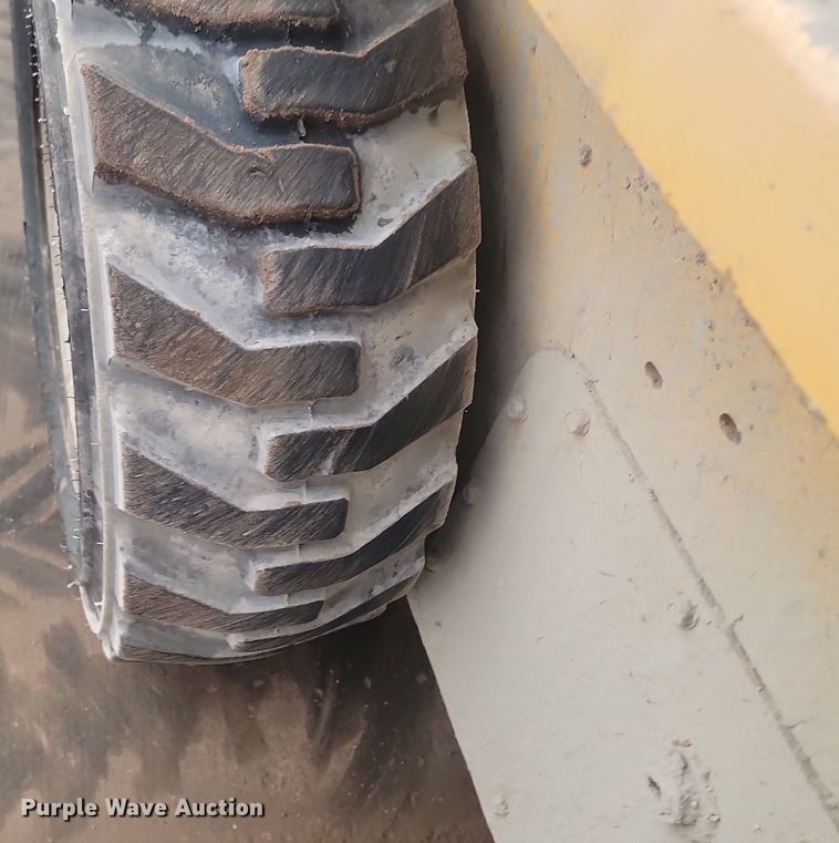 image for item LA9625 2004 Gehl 4840 skid steer loader