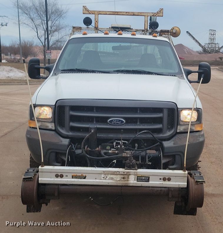 image for item LA9627 2004 Ford  F550 SuperCab flatbed truck