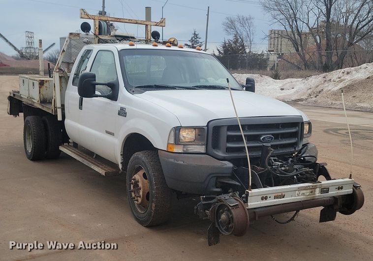 image for item LA9627 2004 Ford  F550 SuperCab flatbed truck