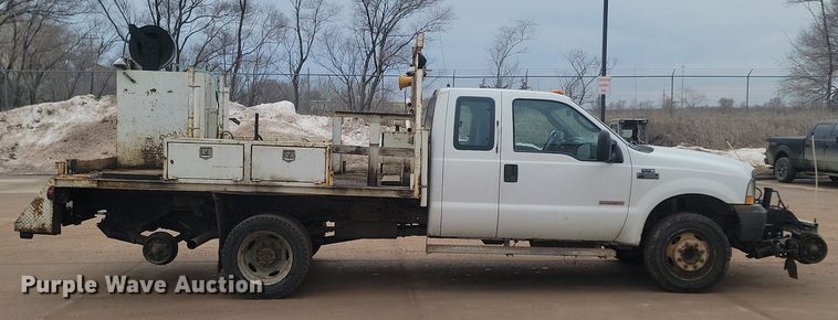 image for item LA9627 2004 Ford  F550 SuperCab flatbed truck