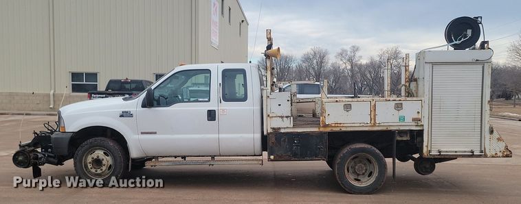 image for item LA9627 2004 Ford  F550 SuperCab flatbed truck