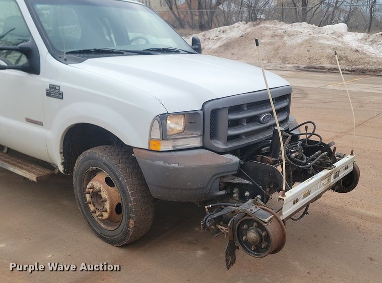 image for item LA9627 2004 Ford  F550 SuperCab flatbed truck
