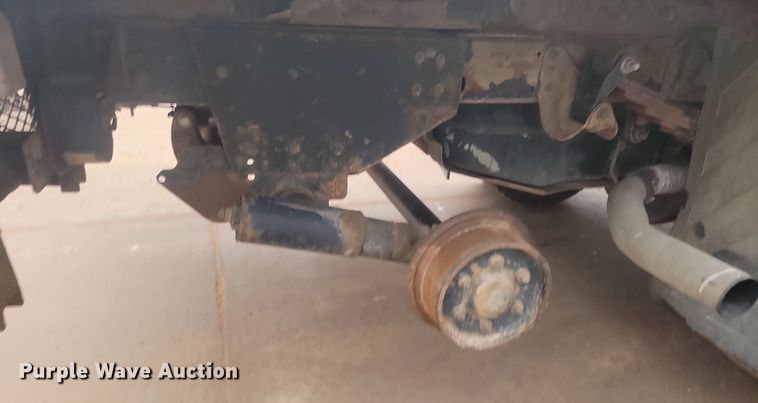 image for item LA9627 2004 Ford  F550 SuperCab flatbed truck