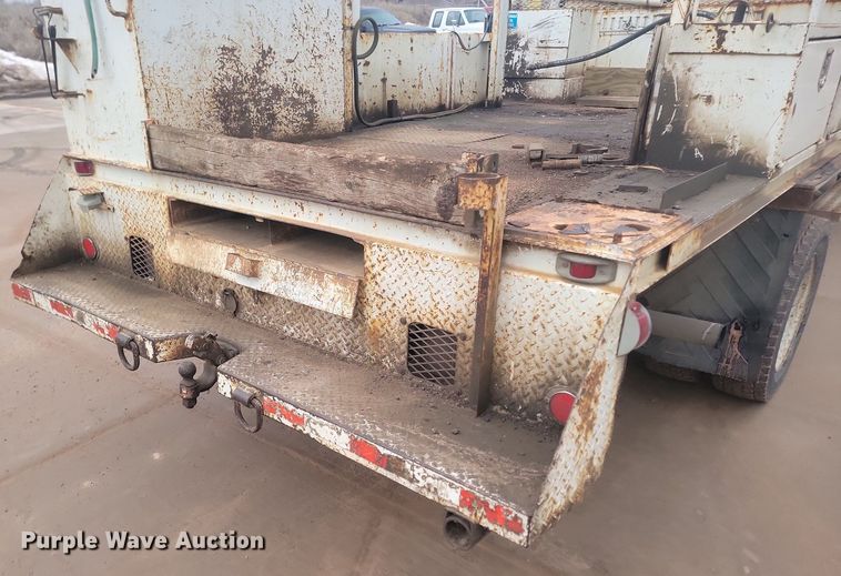 image for item LA9627 2004 Ford  F550 SuperCab flatbed truck