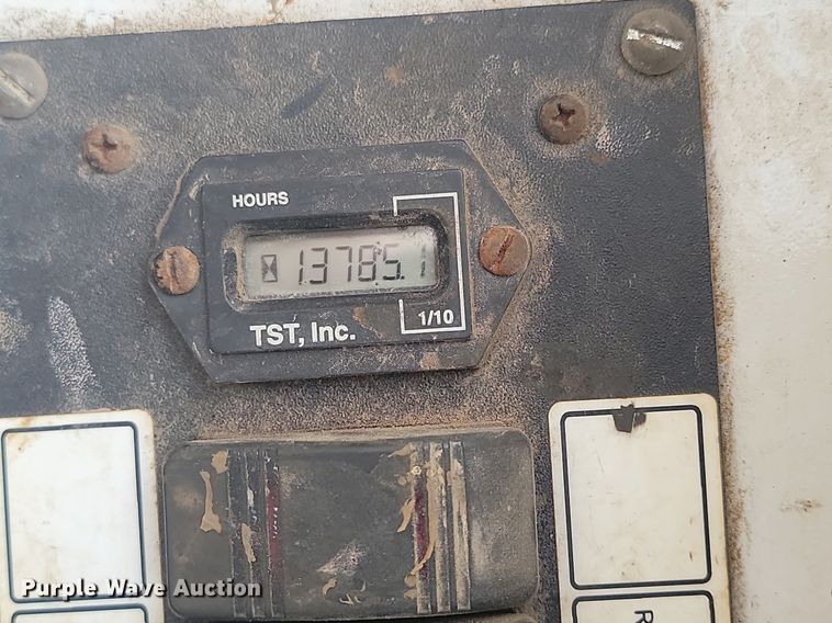 image for item LA9627 2004 Ford  F550 SuperCab flatbed truck