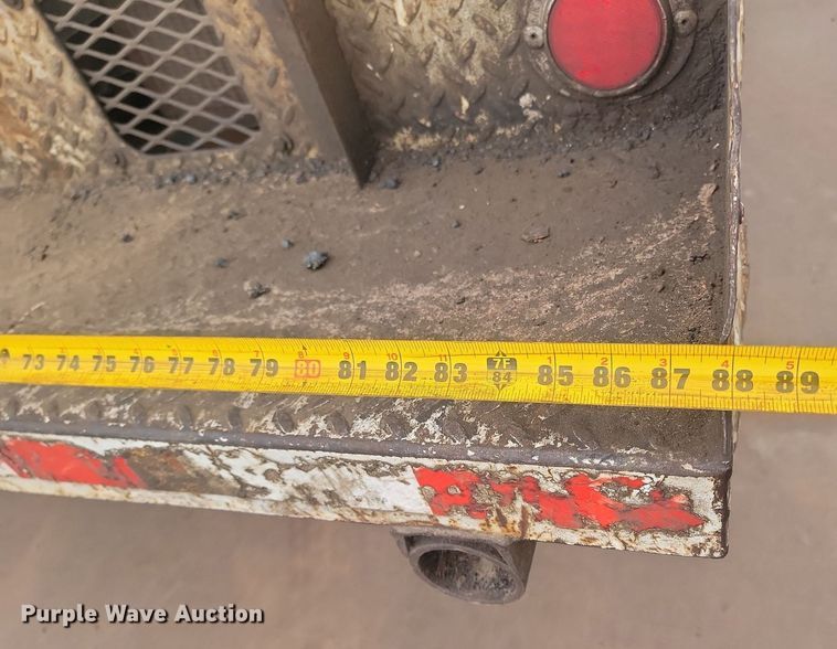 image for item LA9627 2004 Ford  F550 SuperCab flatbed truck